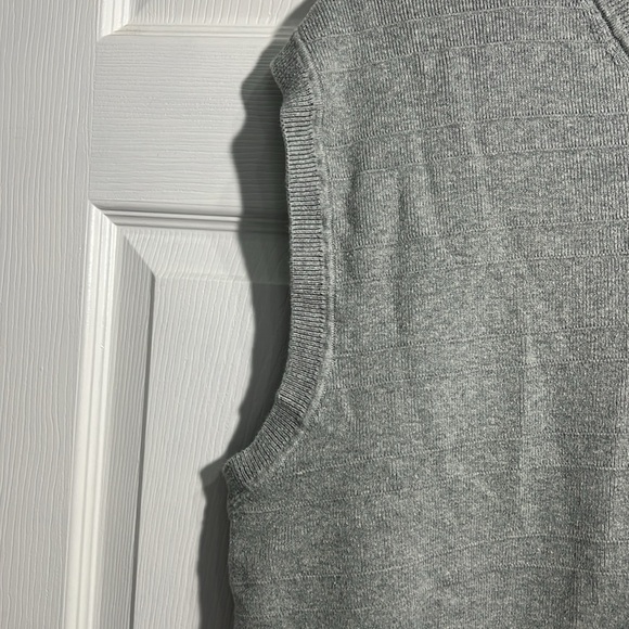 Nautica Men’s Gray Sweater Vest - size XL - Picture 3 of 6